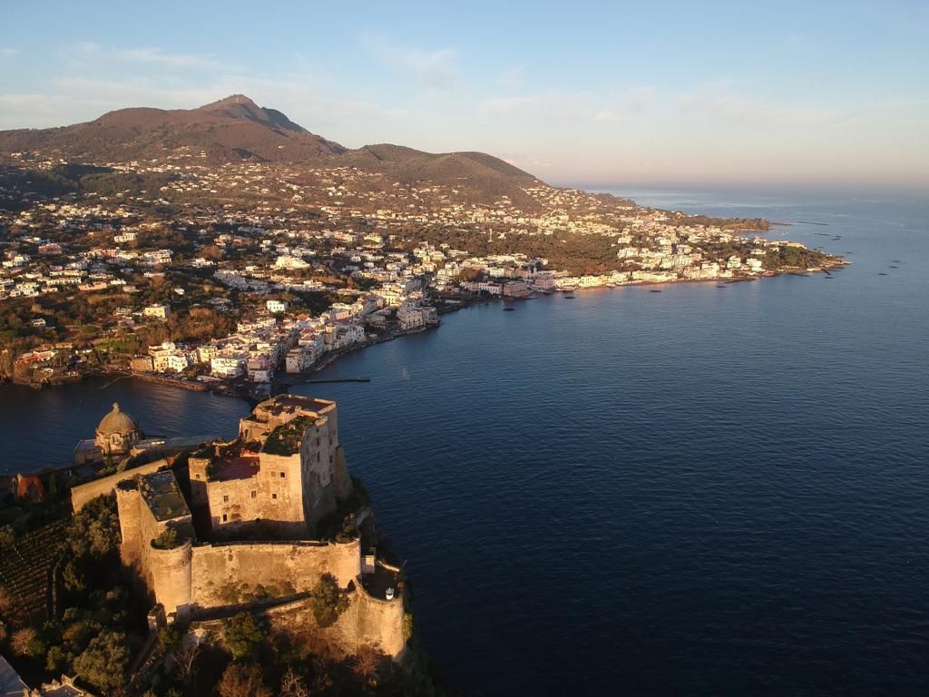 Il Maschio con il Borgo di Ischia Ponte