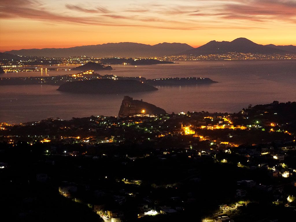 Golfo di Napoli poco prima dell'alba