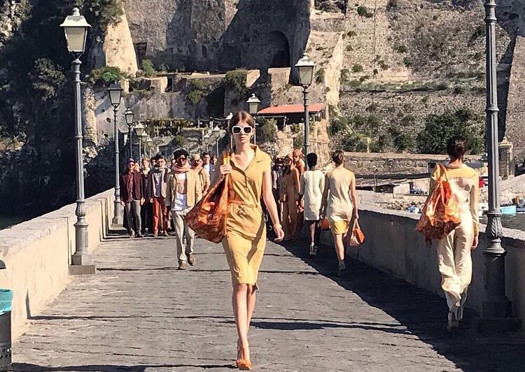 Ischia Fashion Week sfilata sul ponte del castello