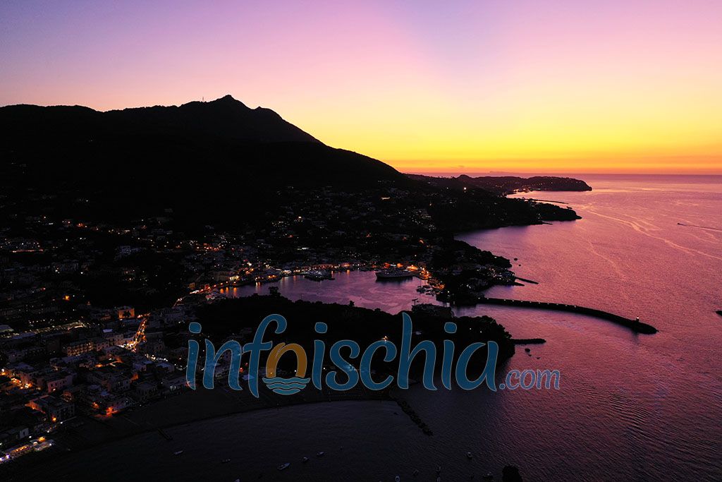 Il Porto di Ischia al Tramonto