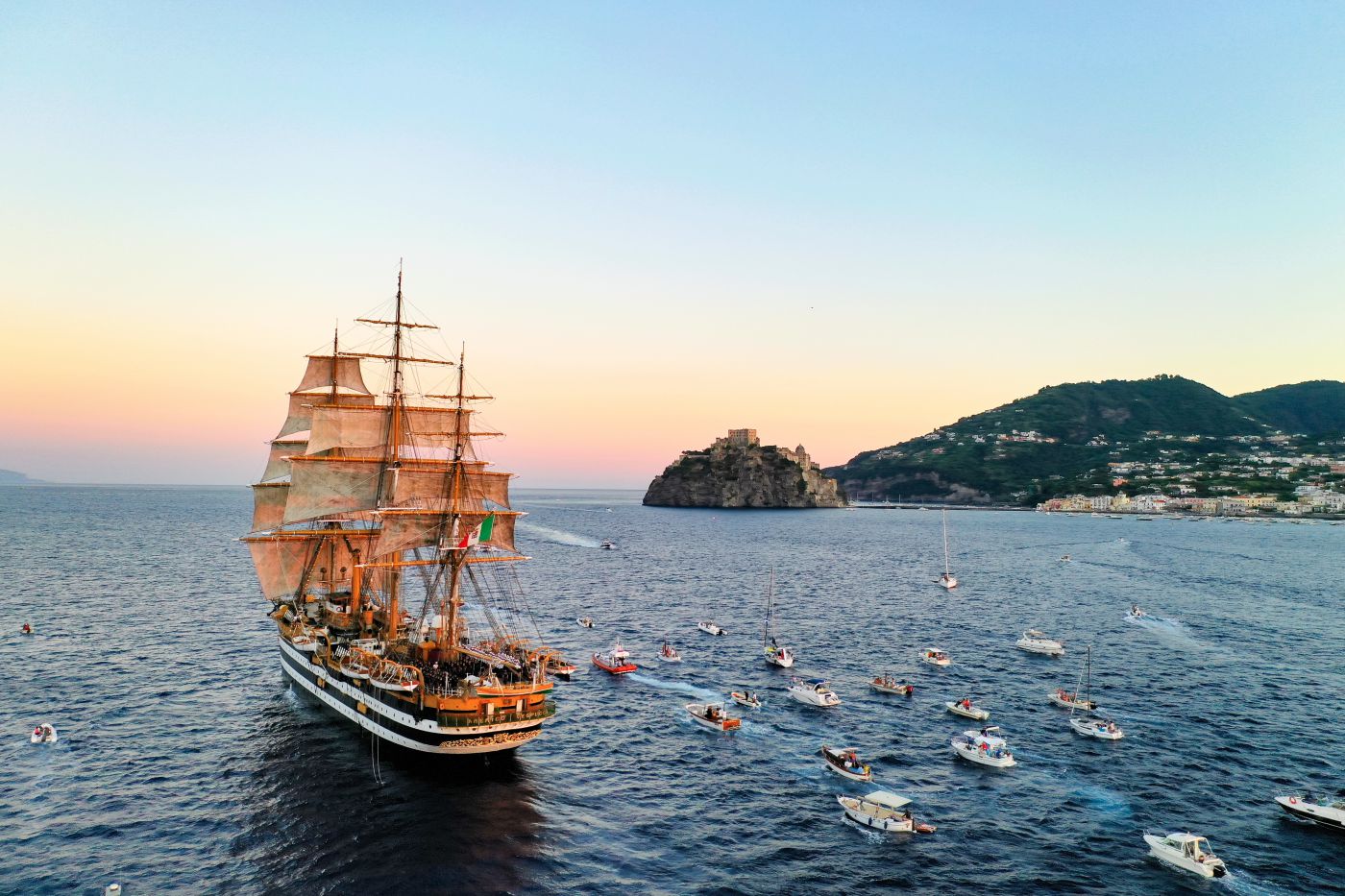 L'Amerigo Vespucci a Ischia