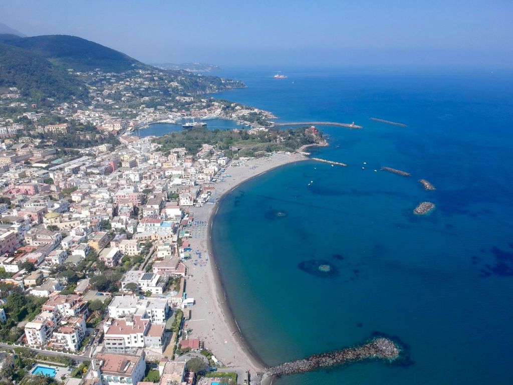 Porto d'Ischia, foto aprile