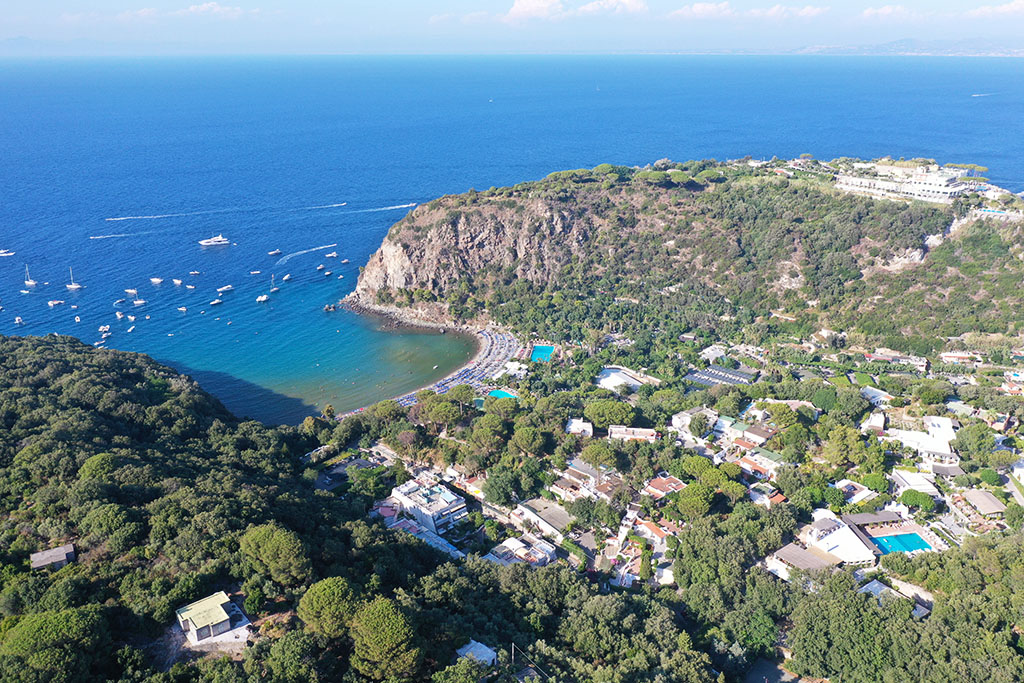 Baia di San Montano, Lacco Ameno