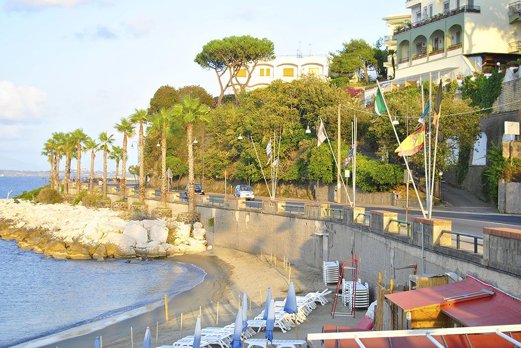 Lungomare da Casamicciola Terme a Lacco Ameno — passeggiata panoramica a Ischia