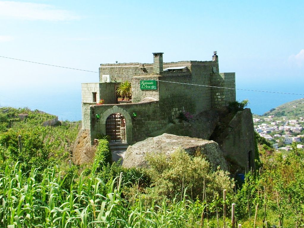 ciglio serrara fontana casa in tufo verde