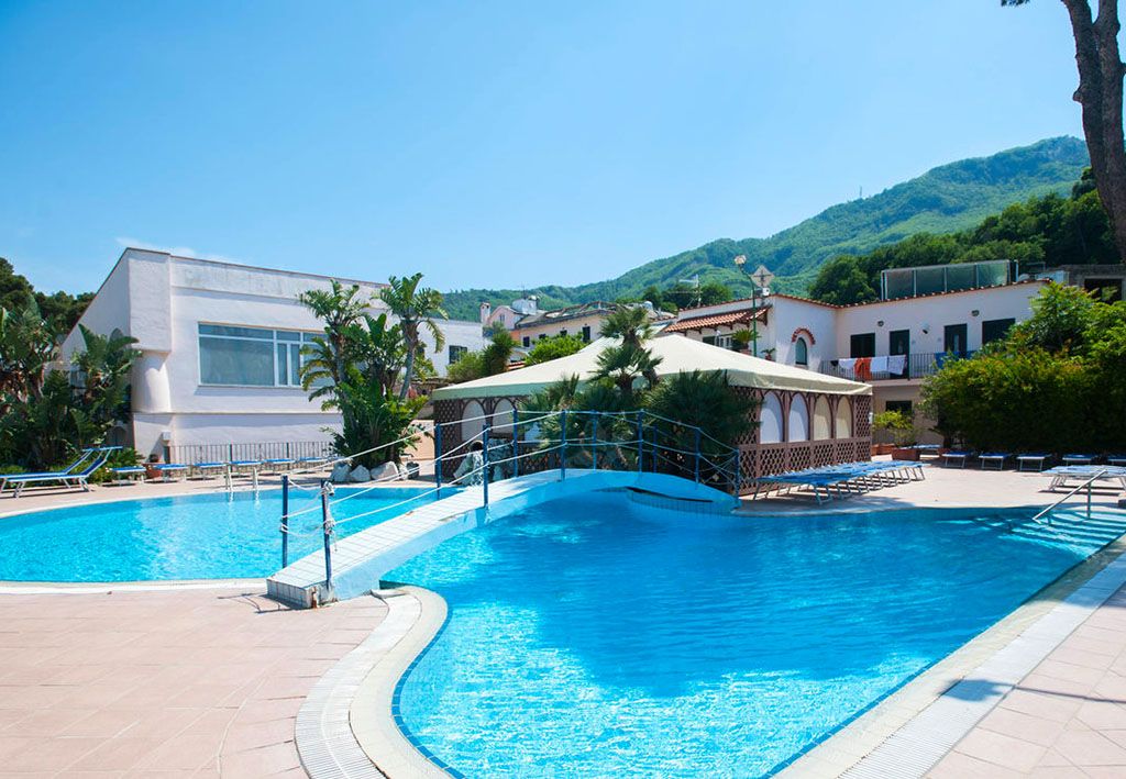 hotel cristallo aperto gennaio