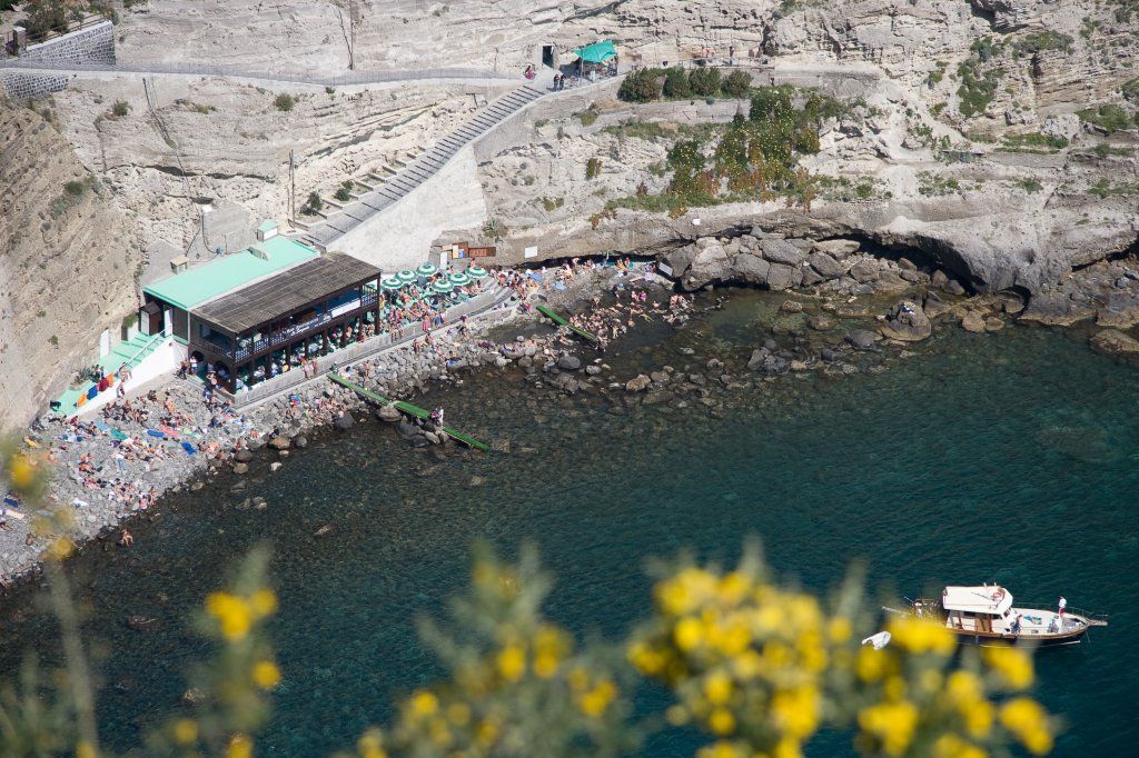 Le pozze termali naturali della Baia di Sorgeto a Ischia
