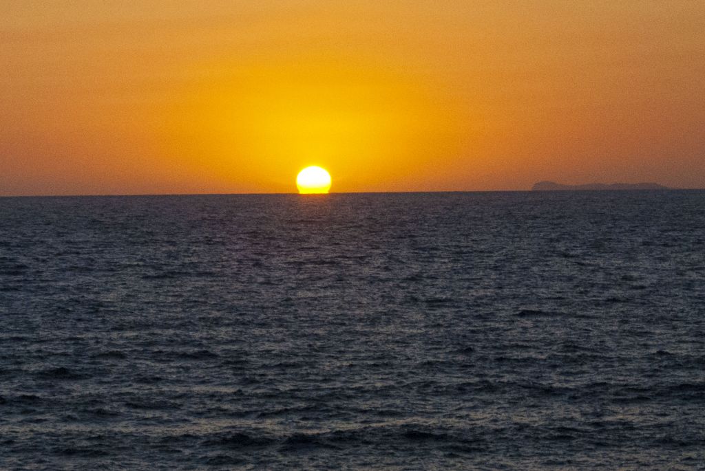Tramonto sul lungomare di Forio d'Ischia con vista sulla Chiesa del Soccorso