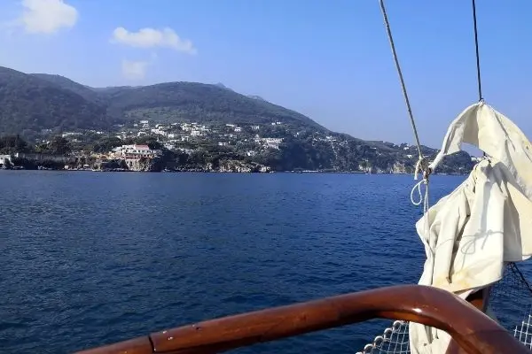 Giro dell'isola d'Ischia in barca