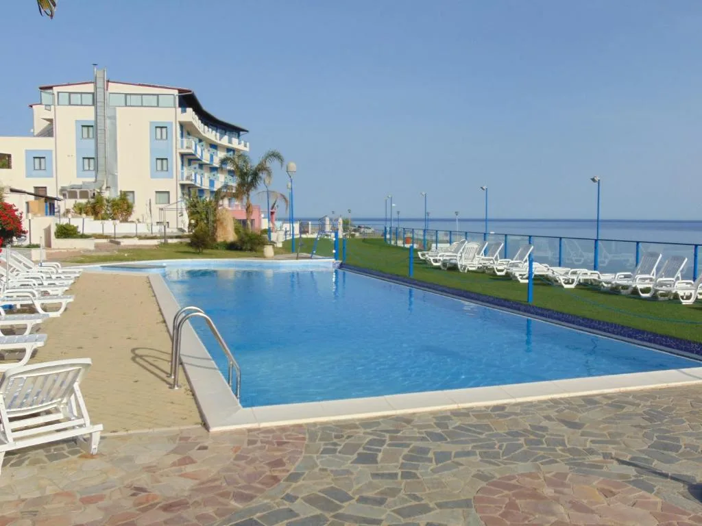 TUS'HOTEL