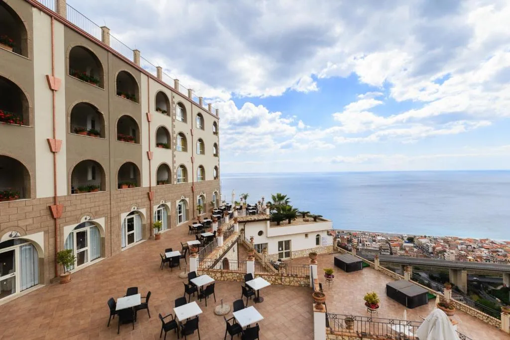 HOTEL OLIMPO
