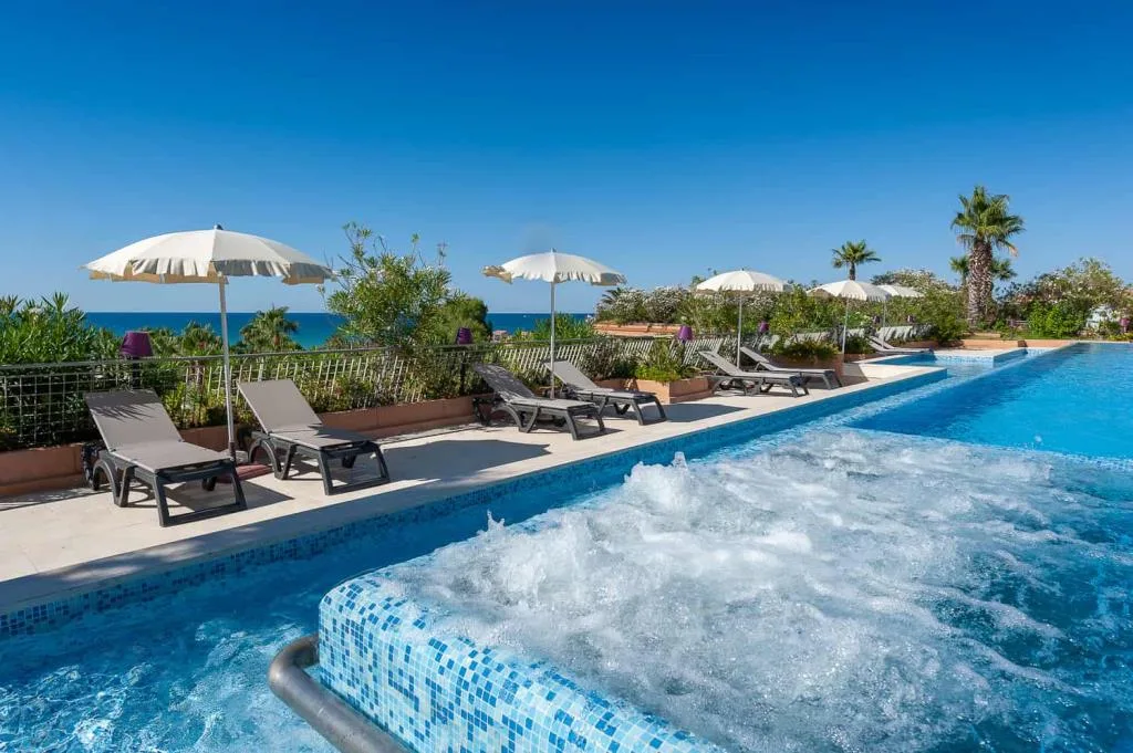 Hotel Mangia's Acacia Resort