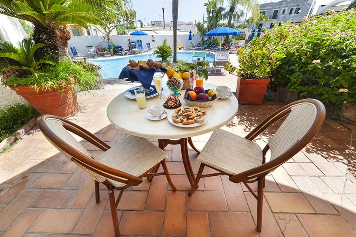 Hotel Terme Don Pepe - Prima colazione in giardino