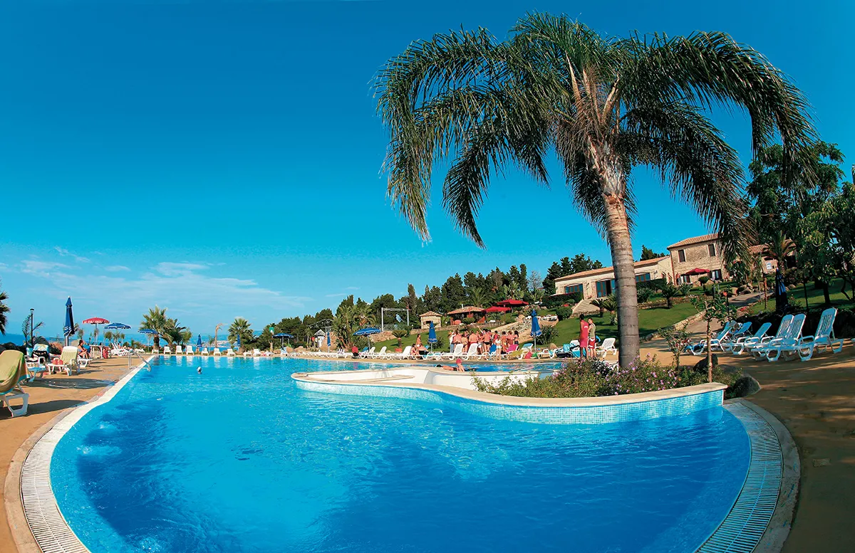 Hotel Villaggio Club Dolomiti sul Mare a Briatico