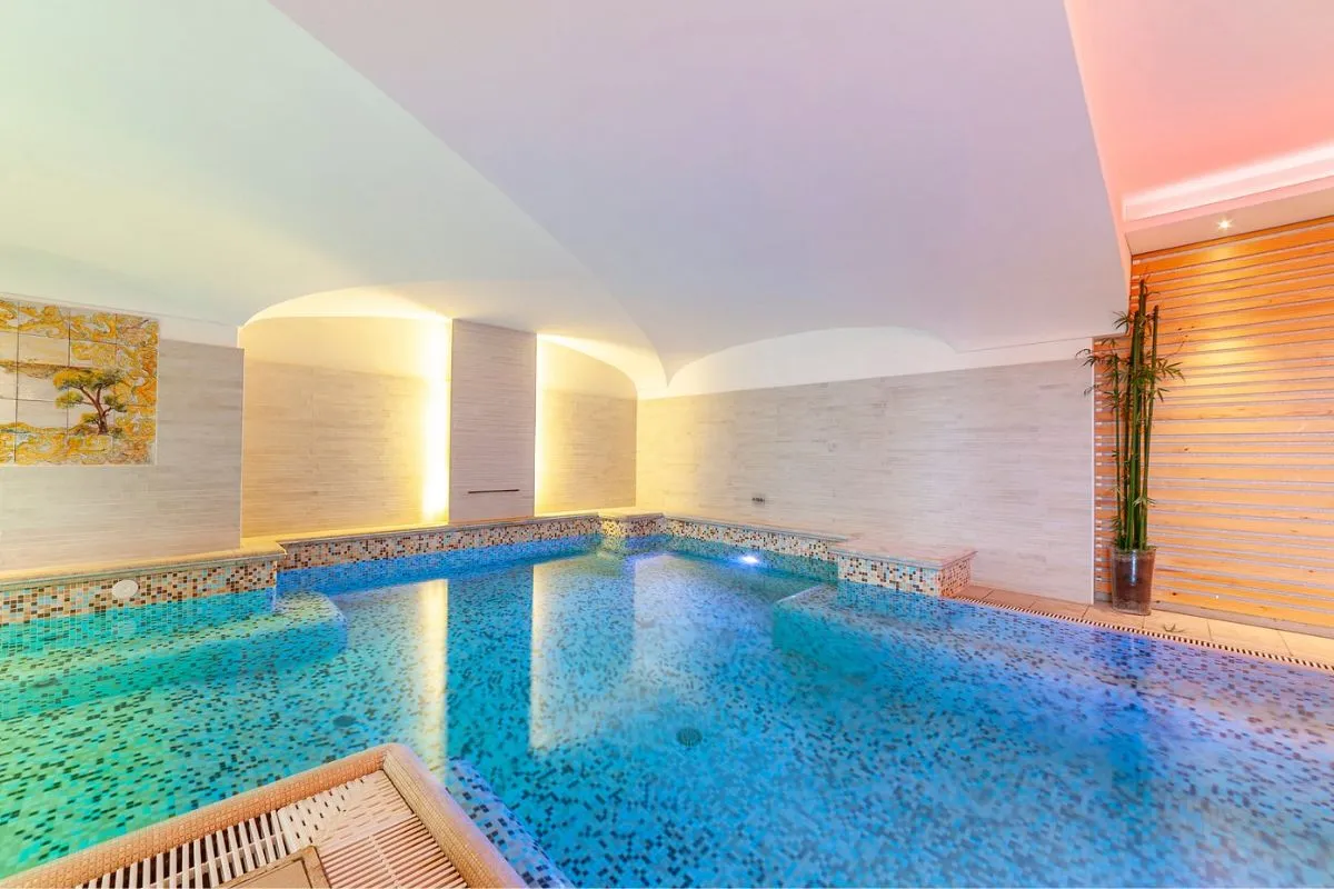 Hotel Terme Gran Paradiso, la piscina coperta