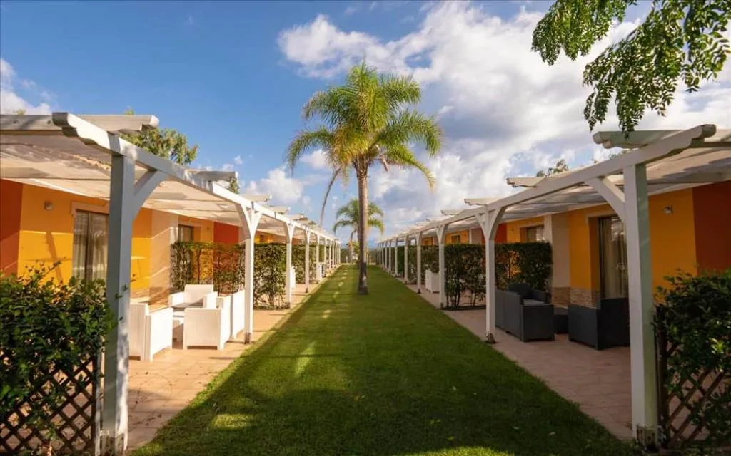 Hotel Baia Di Trainiti