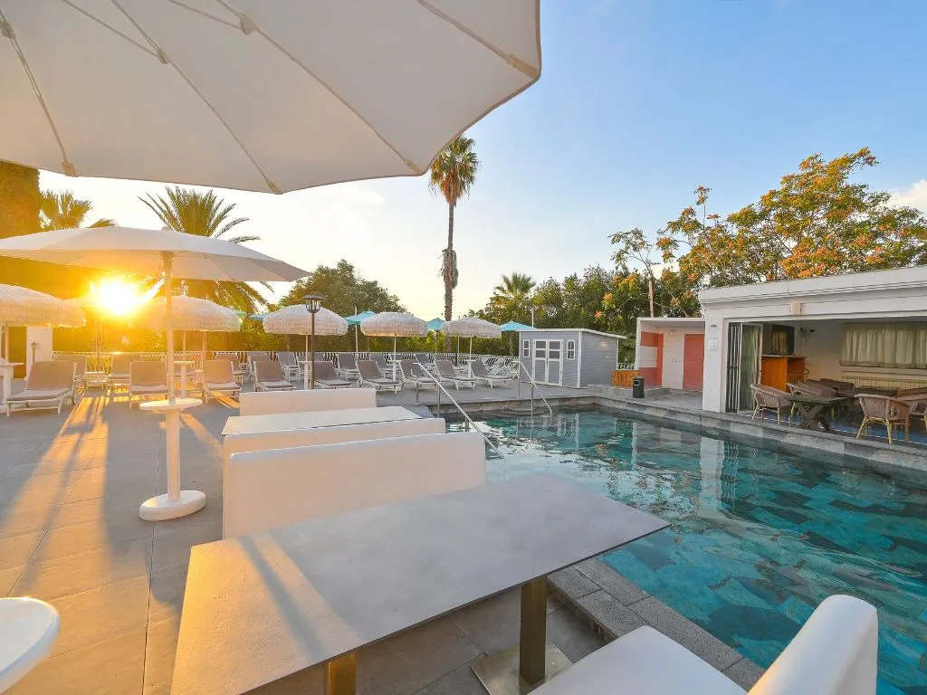 Tramonti in piscina - Av Club Terme Colella