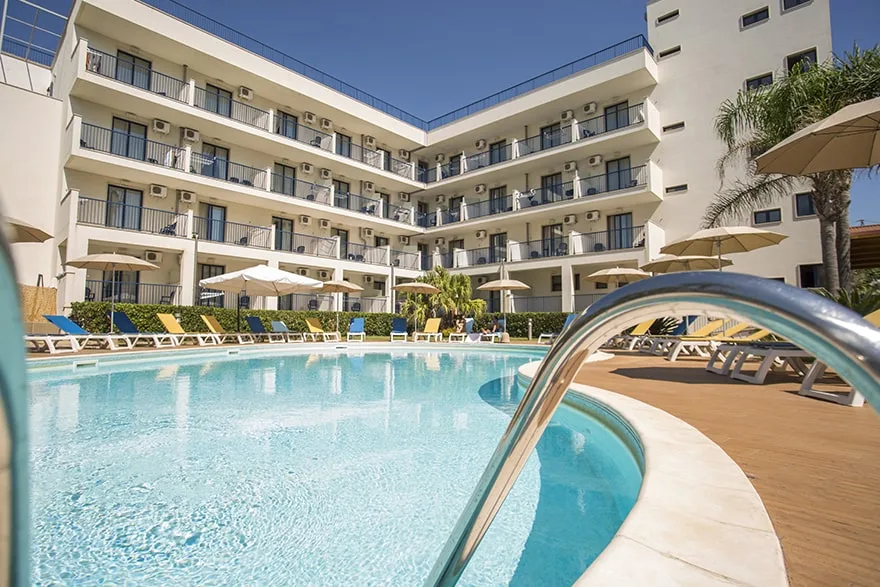 TICHO'S HOTEL