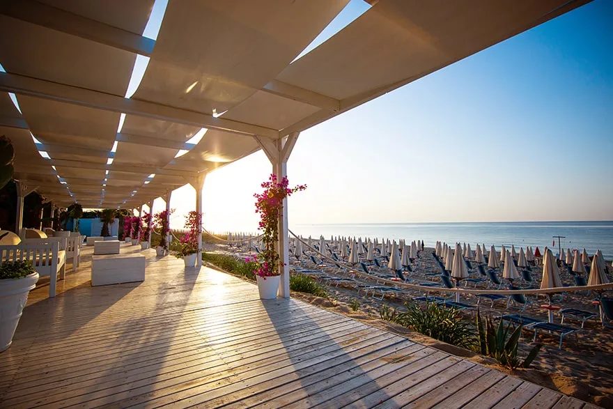 TICHO'S HOTEL