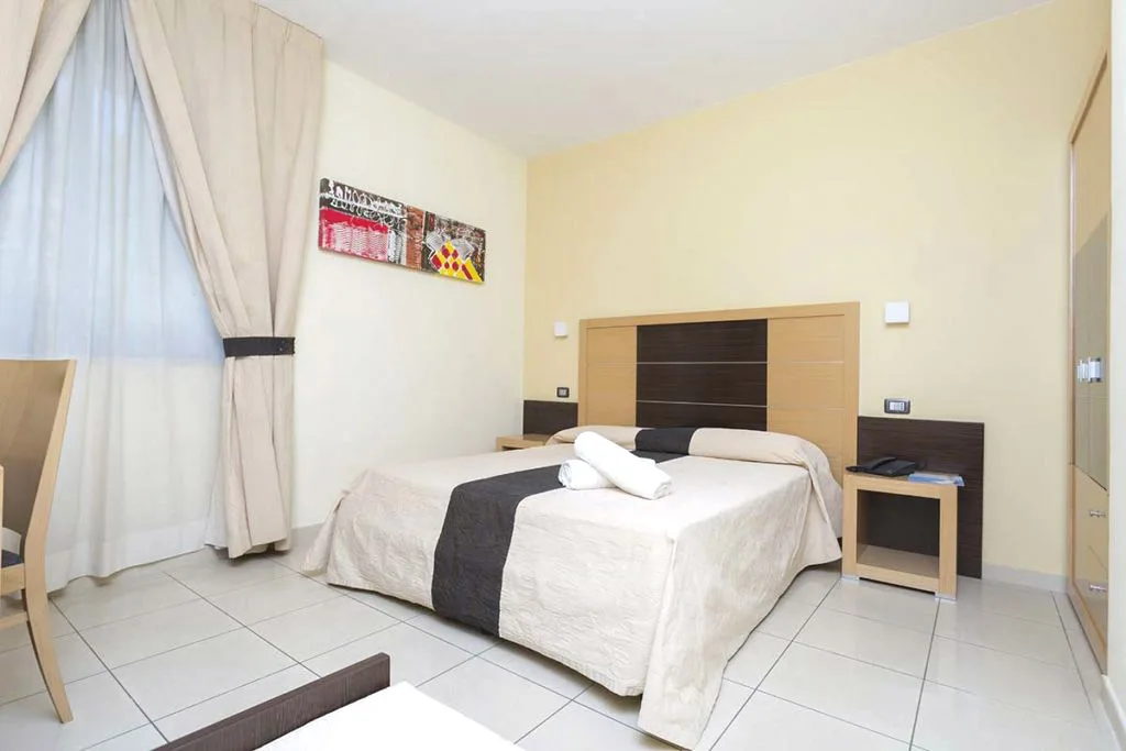 TICHO'S HOTEL