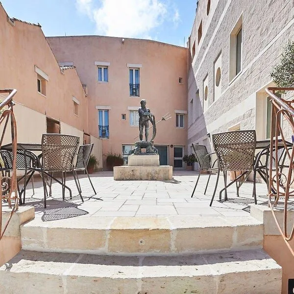 CORTE DI NETTUNO