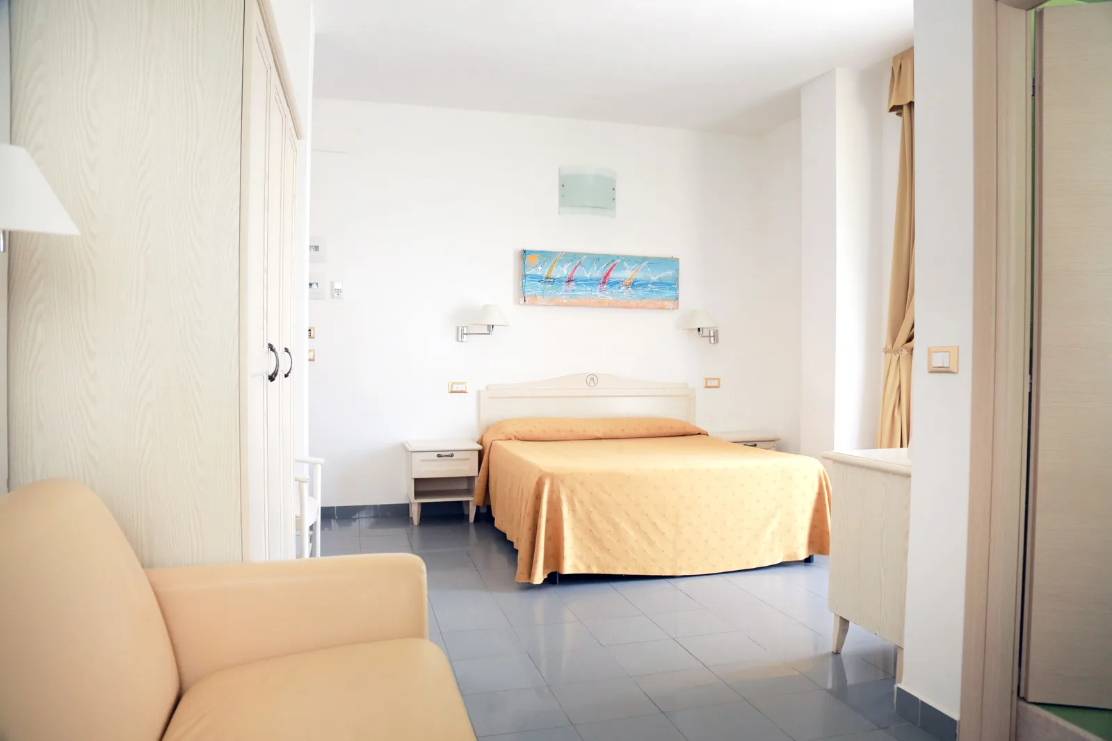 MARECHIARO HOTEL BEACH CLUB