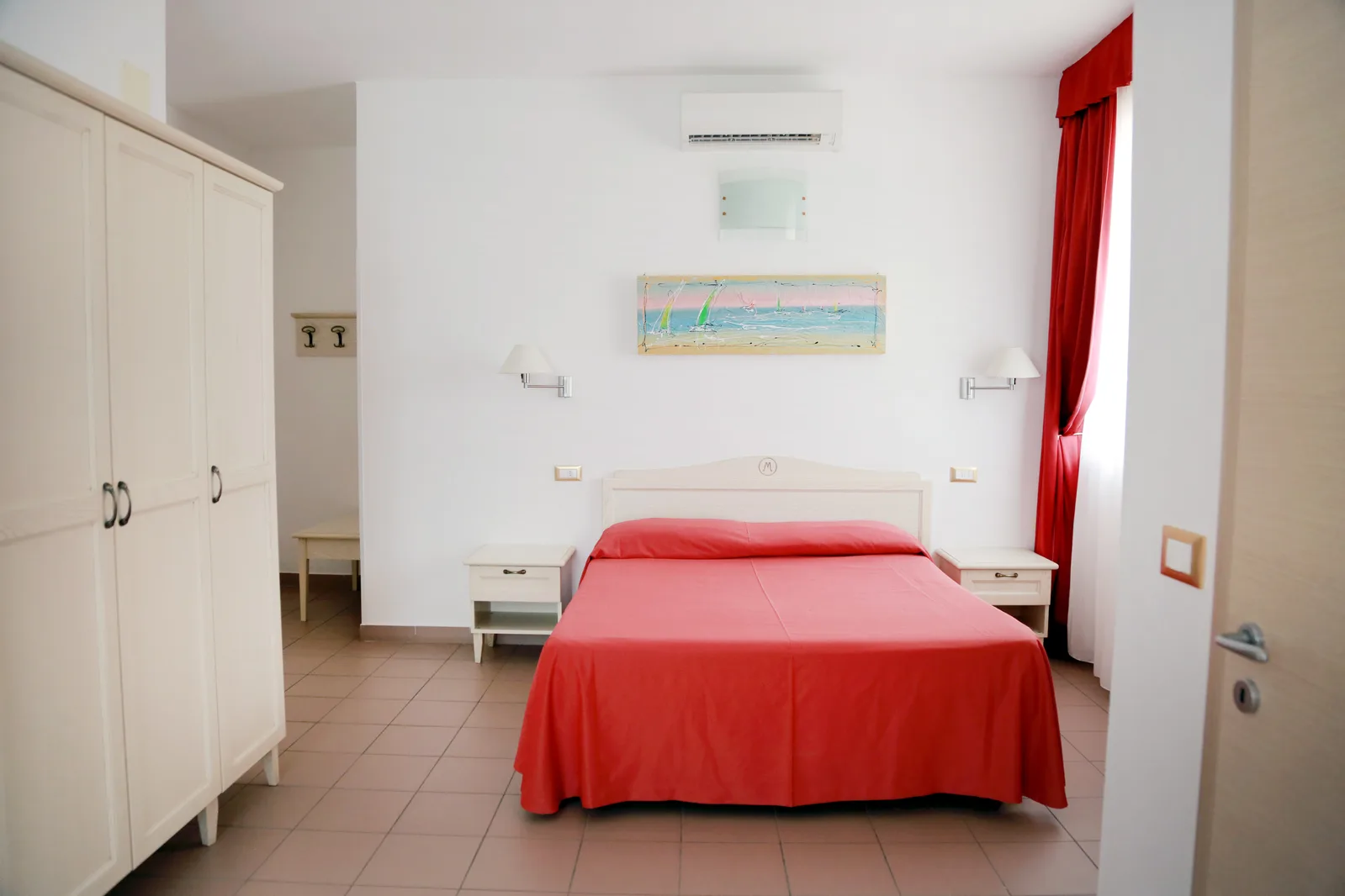 MARECHIARO HOTEL BEACH CLUB