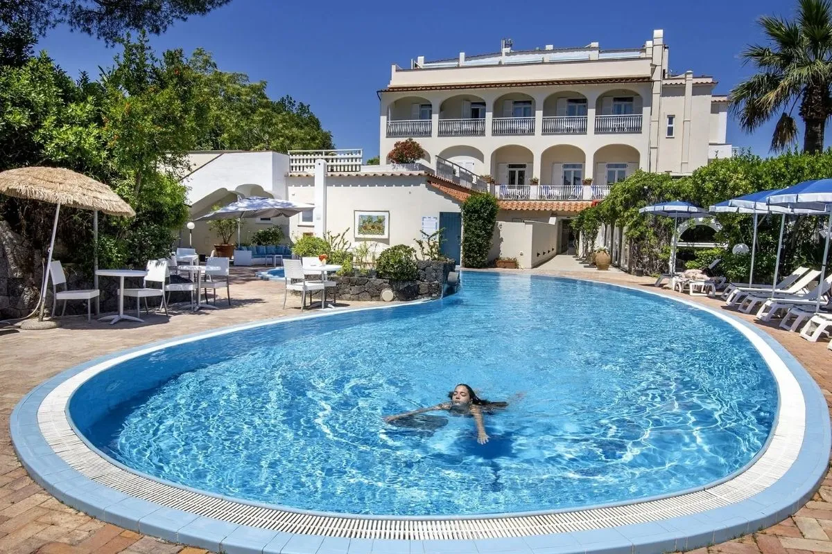 Rilassati in piscina - Hotel Regina Palace Terme