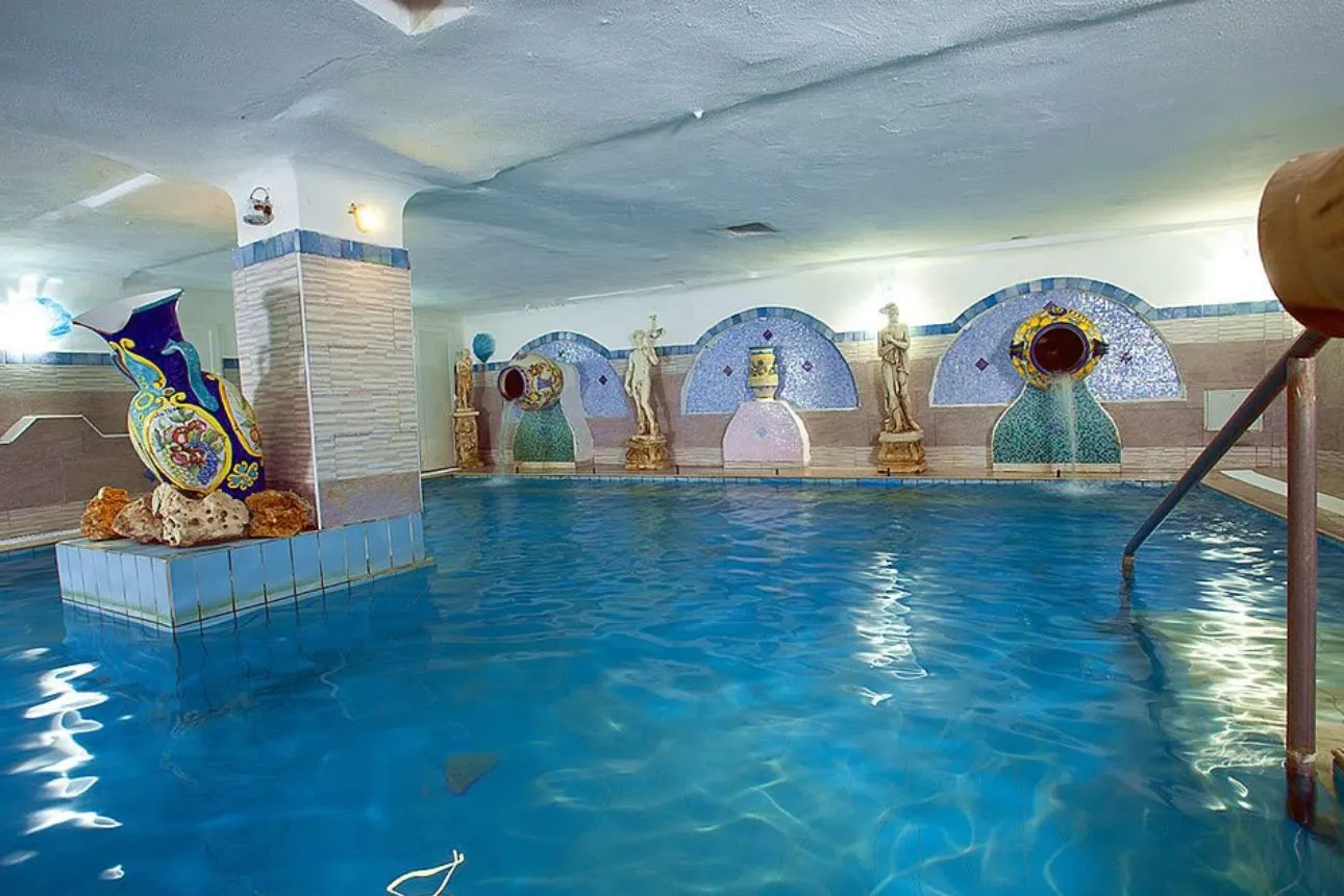 Piscina coperta calda - Hotel Onda Blu