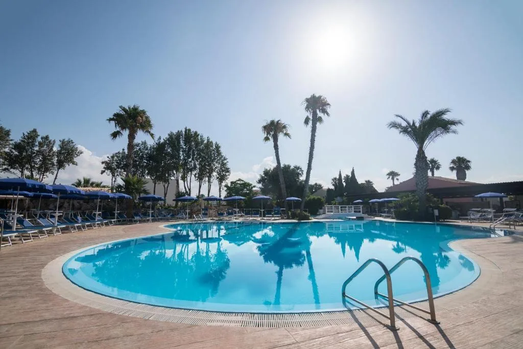 DELFINO BEACH HOTEL