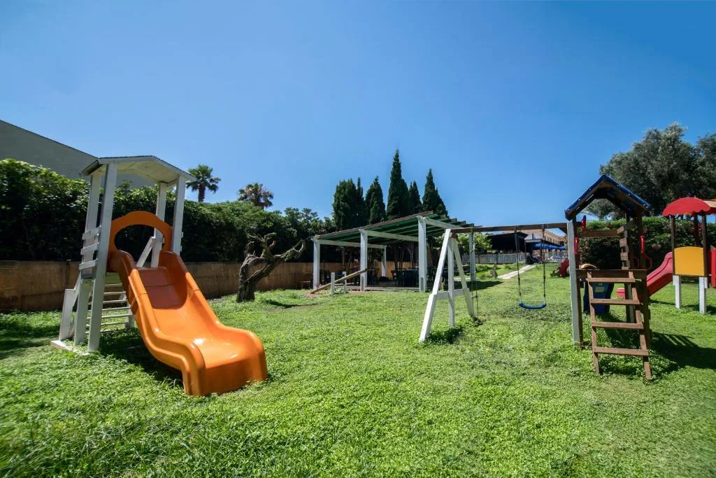 DELFINO BEACH HOTEL