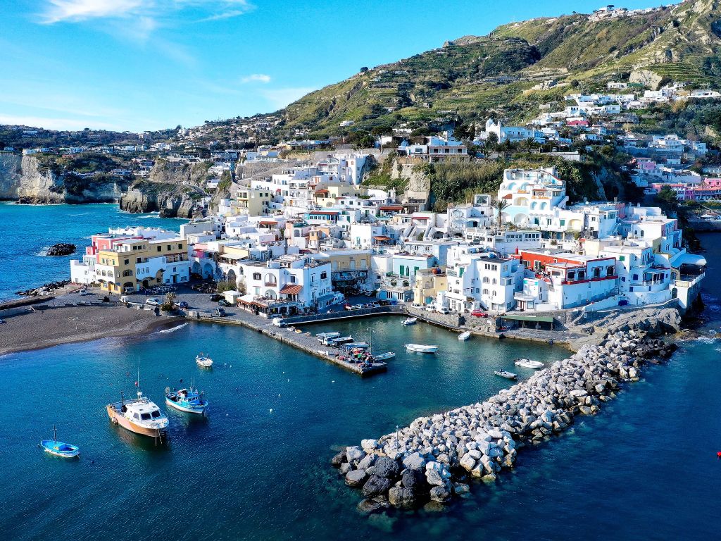 Sant'Angelo, il borgo pedonale di Serrara Fontana, Ischia