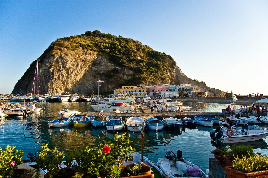Panorama da Serrara Fontana verso il mare, Ischia