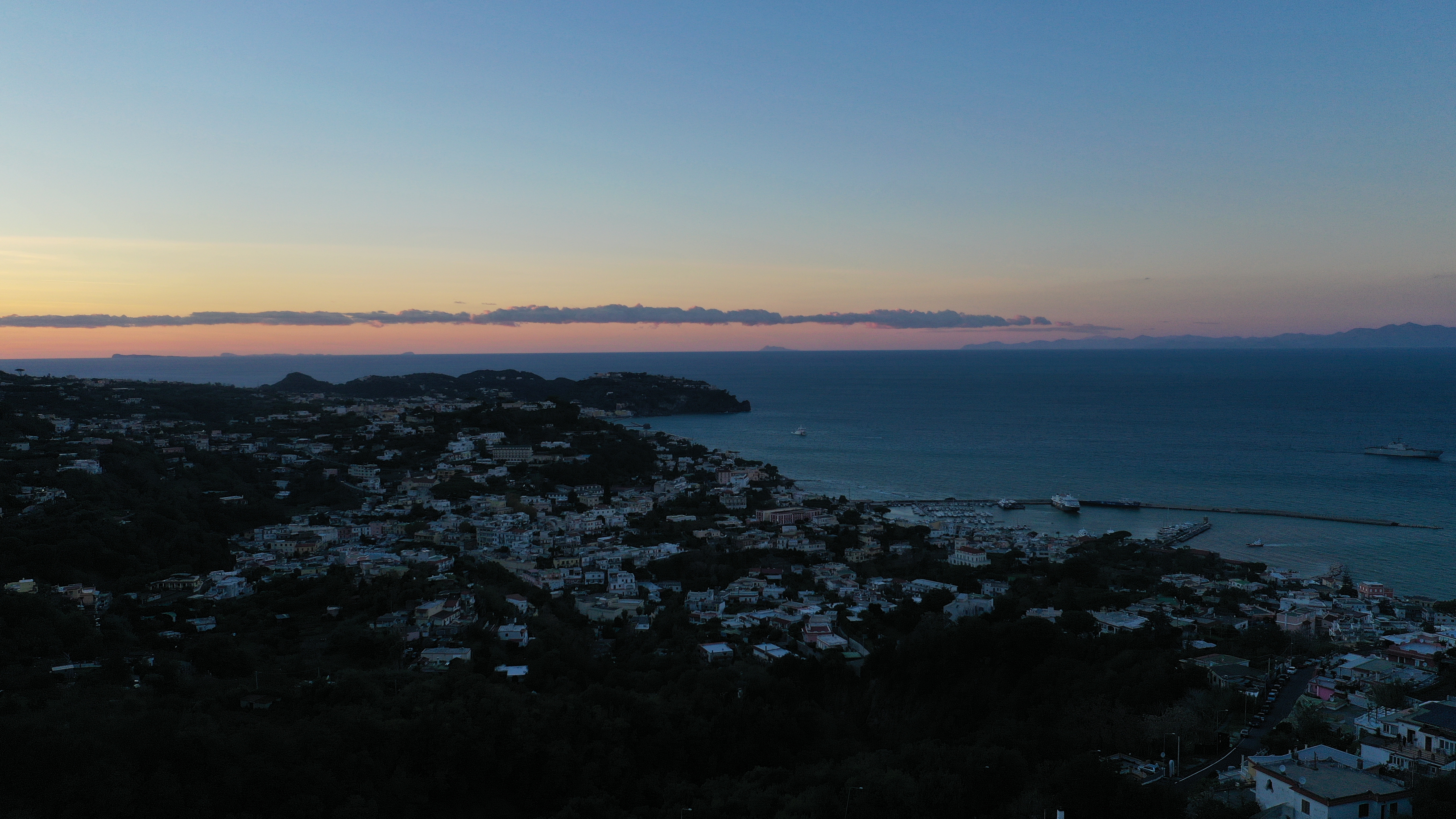 Casamicciola Terme vista aerea — il principale centro termale di Ischia
