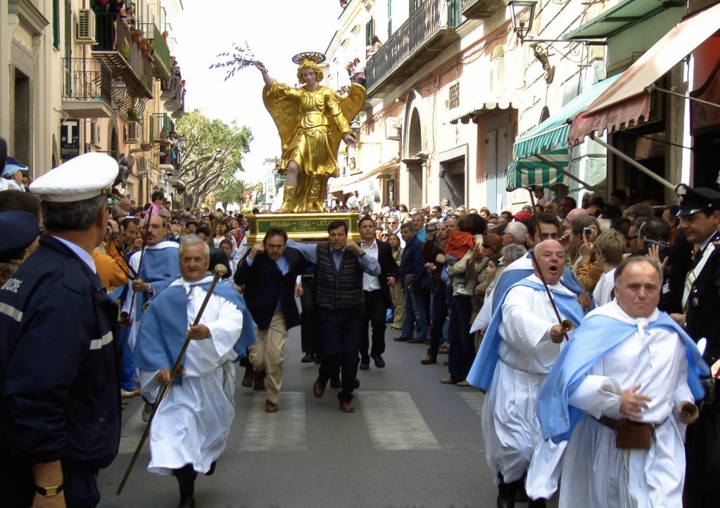 Corsa dell'Angelo, mattina di Pasqua a Forio d'Ischia