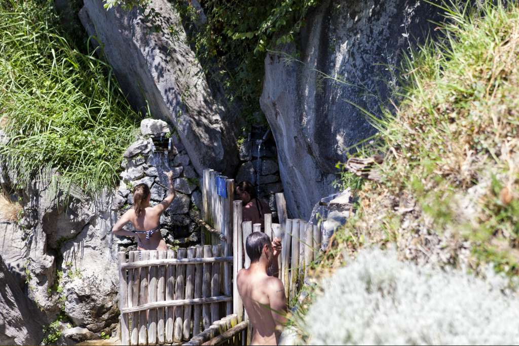 La Fonte delle Ninfe Nitrodi a Ischia — sorgente termale naturale