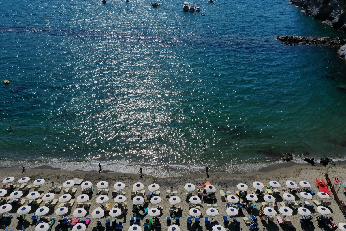 Giardino in Collina della Mortella — vegetazione mediterranea e panorama su Forio d'Ischia