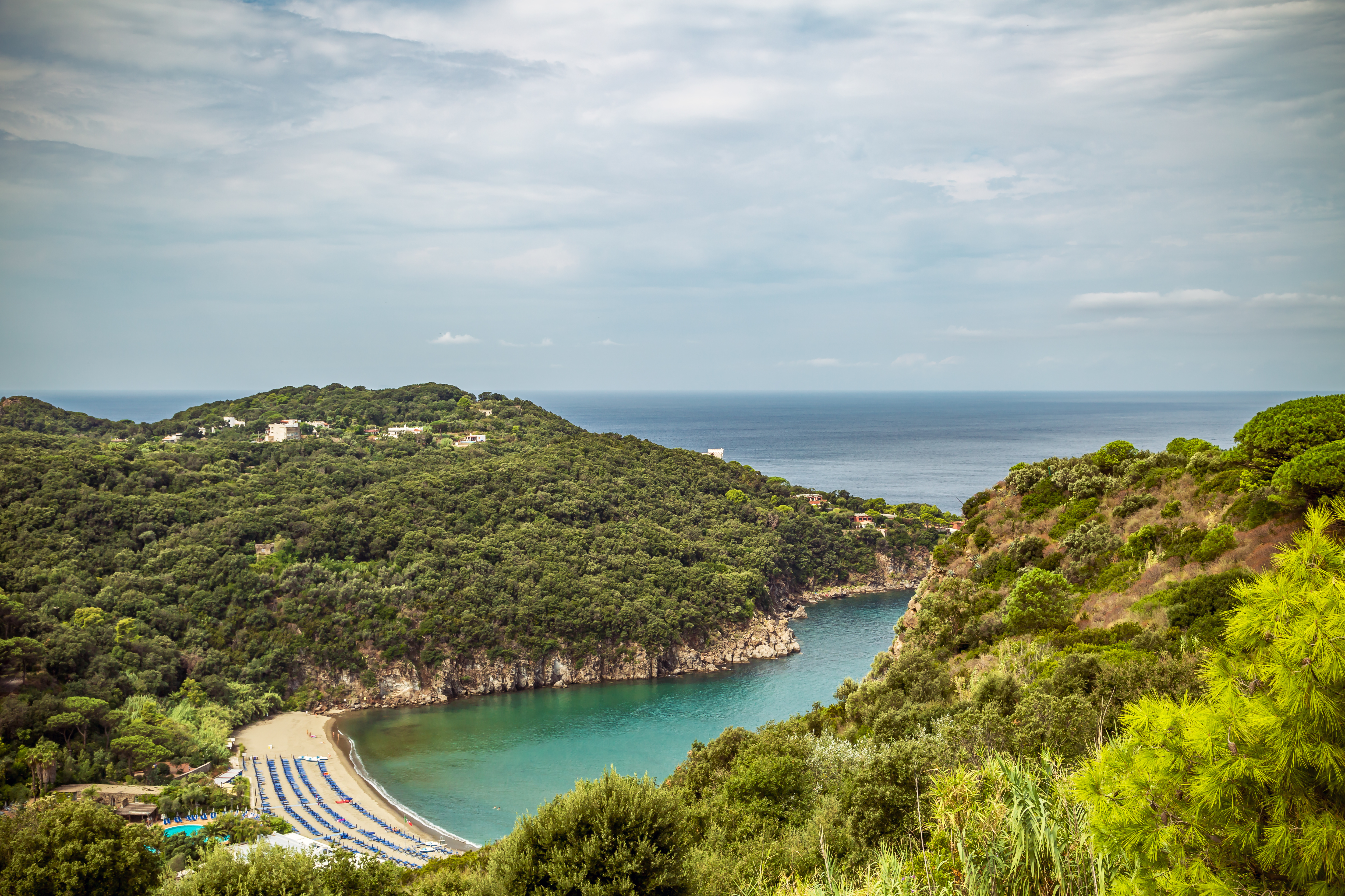 Spiagge di Ischia — mare cristallino accessibile dagli hotel 3 stelle in tutte le zone